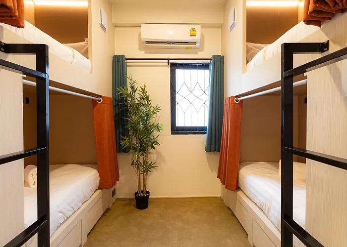 Social Pod Khao San Hostel *
