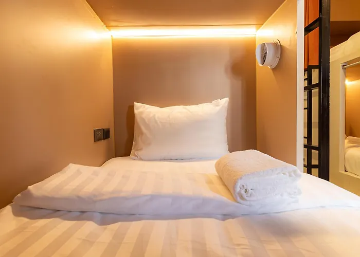 Hostel Social Pod Khao San *
