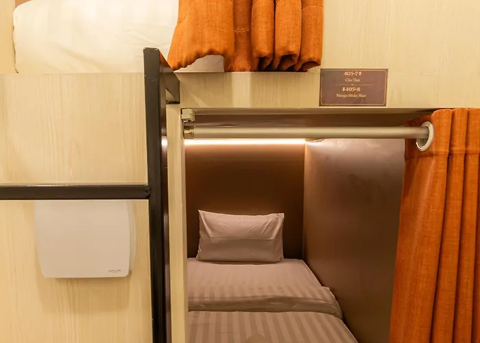 Social Pod Khao San Hostel *