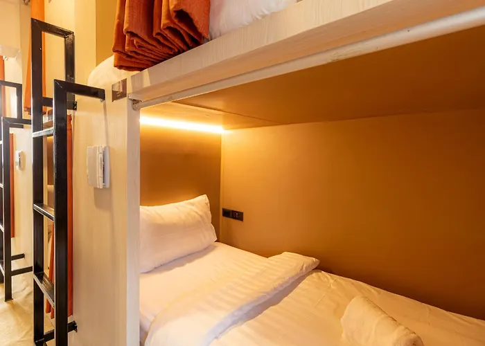 Hostel Social Pod Khao San *