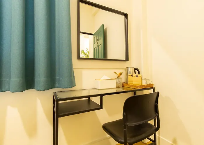 Social Pod Khao San Hostel *