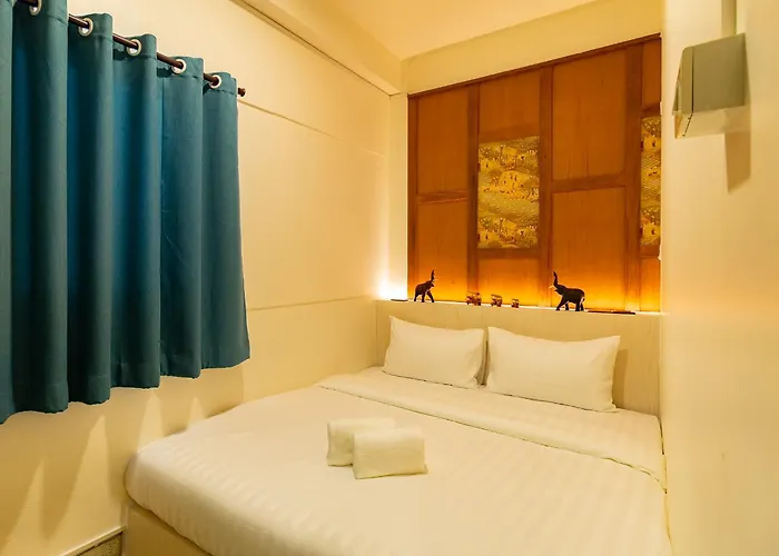 Social Pod Khao San Hostel *