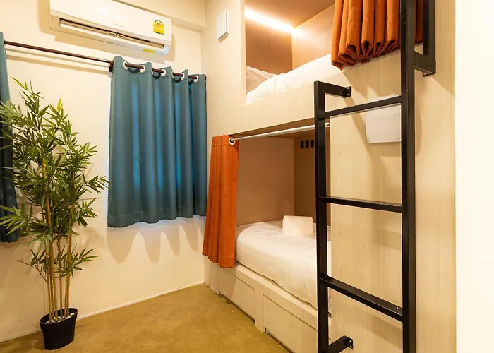 Hostel Social Pod Khao San