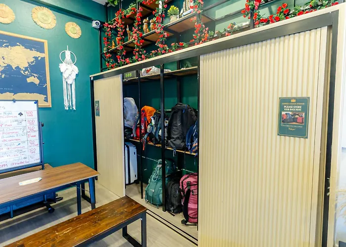 Social Pod Khao San Hostel *