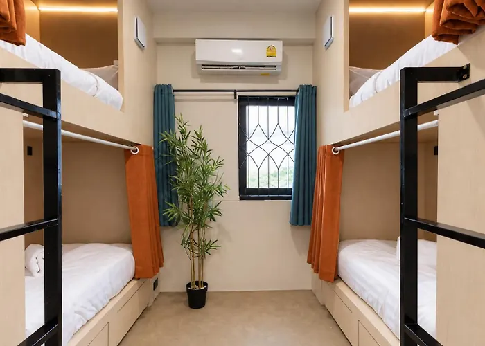 Hostel Social Pod Khao San
